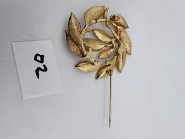 Vtg Large Gold Tone Wreathe Of Leaves Brooche - $19.50