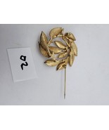 Vtg Large Gold Tone Wreathe Of Leaves Brooche - $371.27 MXN