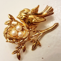 Avon Mother&#39;s Love PIN Beautiful VTG Gold tone Bird Faux Pearl Tack Style BROOCH - £17.04 GBP