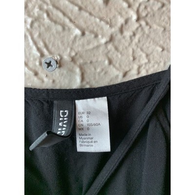 Juniors Size 0 Black Romper Divided by H&M Sleeveless V Neck Shorts Pockets Item image 2