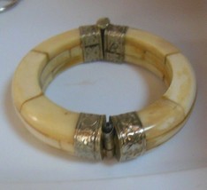Vintage Hinged Cream Colored Hard Plastic Bracelet - £50.61 GBP