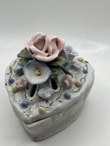 VINTAGE  COLLECT Beautiful White Flora Garden Porcelain Basket. detailed flowers - $27.10