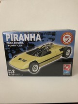 AMT38176 PIRANHA Rear Engine Funny Car 1/25 Scale Model Car Kit AMT-38176 - £15.49 GBP