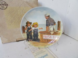 Knowles Collector Plate Fish Story 1ST Friends I Remember Series Boxed Sale - £2.28 GBP