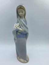 Llardo Porcelain Figurine Girl with Flowers. Spain, 20th Century. - $115.95