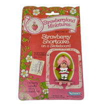 STRAWBERRYLAND MINIATURES STRAWBERRY SHORTCAKE LOOSE W/ CARD ON A SKATEB... - €18,15 EUR