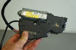 2003-2006 porsche cayenne 955 sunroof sun roof moonroof actuator motor 8... - €46,92 EUR