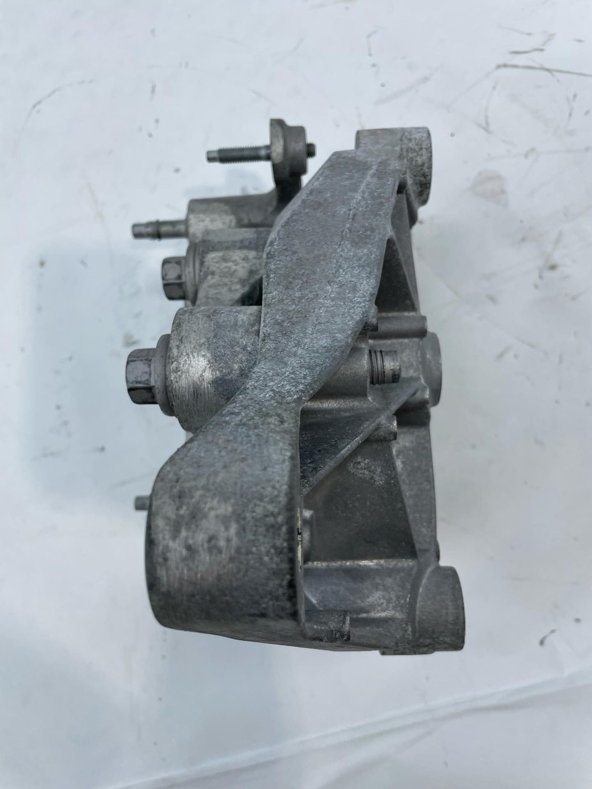2021 Chrysler Pacifica LH Driver Transmission Mount Assembly 68224742 OEM Item image 7