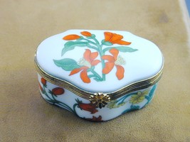 Gorgeous Porcelaine De Paris France Miniature Porcelain Box Bright Flowers - £24.04 GBP