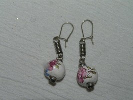 Estate Silvertone Coil with White &amp; Pink Rose Flower Ceramic ? Bead Dangle Ear - £6.78 GBP
