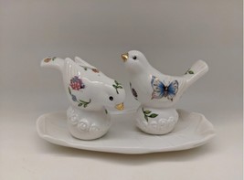 14K Cute bird salt and pepper shaker/porcelain/animal shaped/Vintage - £15.04 GBP