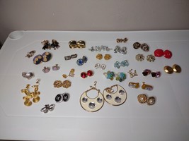 Lot Of Over 25 Pairs Of Clip-On Earrings - £35.92 GBP