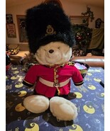 Benjamin J Bear Queens Guard Bear 27" Plush Stuffed Bear 1990s Broadway ... - €17,13 EUR Benjamin J Bear Queens Guard Bear 27" Plush Stuffed Bear 1990s Broadway ... - €17,13 EUR