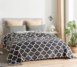 Gray Clover Geometric Blanket Microplush Plush Fleece Bed Decor King/Cal King - £51.76 GBP