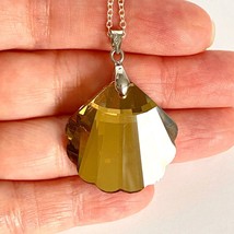 Taupe Light Brown Honey Crystal Scallop Glass Pendant Necklace 18in READ - £10.18 GBP