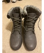 Just Fab Boots Size 8M - $375.42 MXN