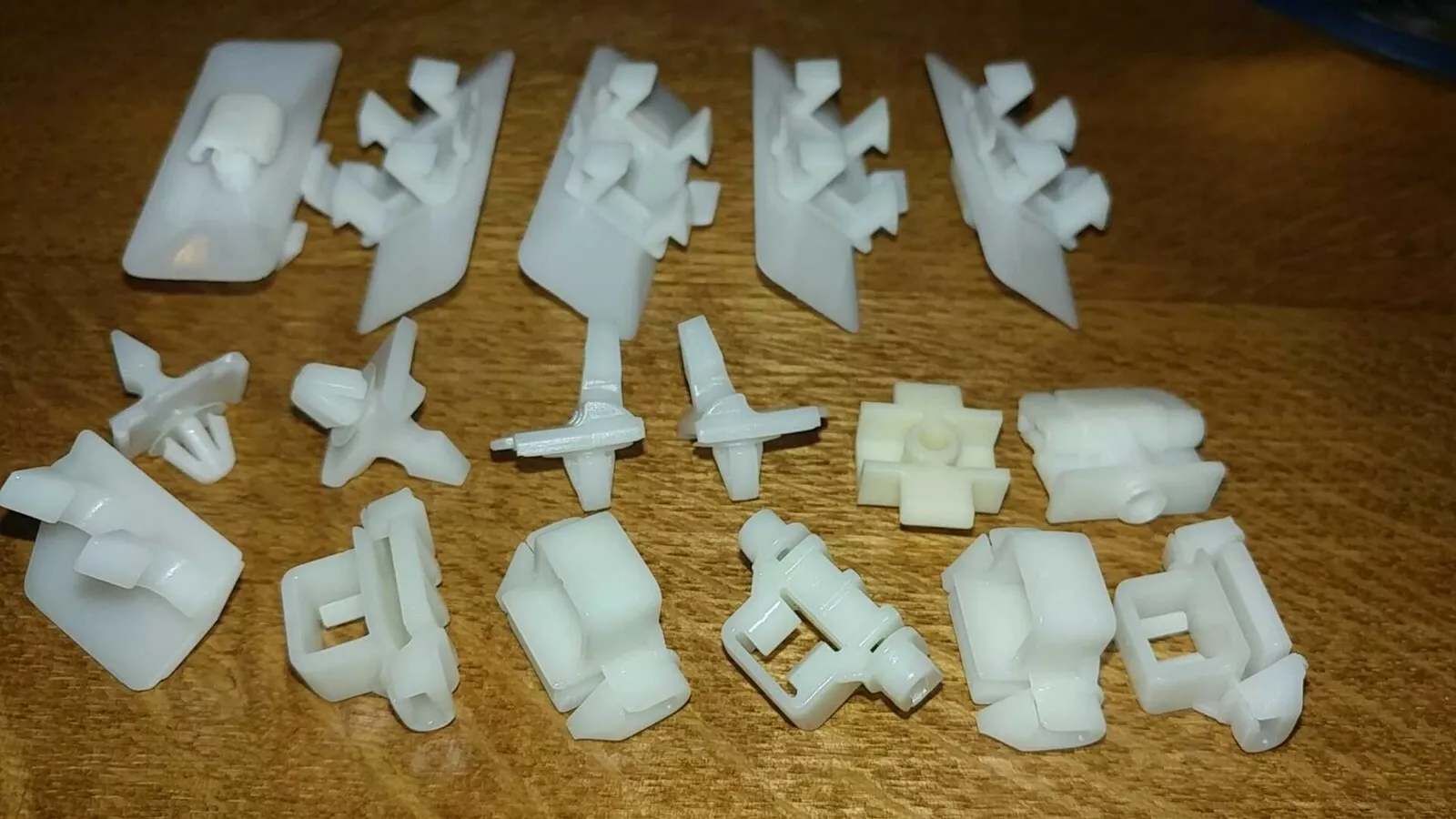 Mercedes W124 Front door moulding clips (17pcs) - $67.13 CAD