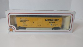 Vtg Bachmann HO Scale Milwaukee Road 51&#39; Plug Door Box Car Train 56500 i... - £16.53 GBP