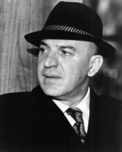 Kojak Featuring Telly Savalas 16x20 Poster pose in hat - £15.71 GBP