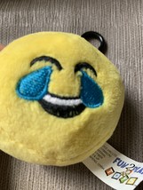 Emoticon Tears Carabiner Mascot - $300.20 MXN
