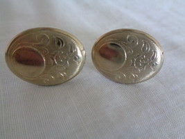 Gold-Toned Oval Floral Design Vintage Cufflinks (#6188)  - £17.20 GBP