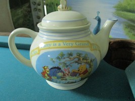 LENOX POOH PANTRY TEA POT -A TEA PARTY IS A VERY GRAND THING-  - $1,765.41 MXN