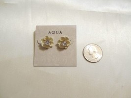 Aqua  5/8&quot; Gold Tone Cream Flower Simulated Diamond Stud Earrings B212 - £7.86 GBP