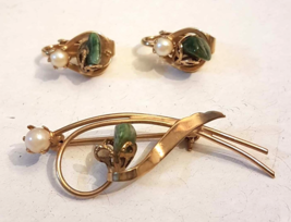 Vtg Faux Pearl Jewelry Lot Green Agate Stone Chip Wire Pin &amp; Clip On Earrings - £18.88 GBP