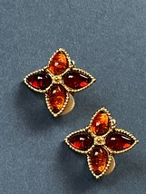 Estate Dark &amp; Lighter Faux Amber Plastic Cab Goldtone Flower Clip Earrings – - £10.49 GBP