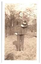 Nero e Bianco Fotografia 1940&#39;s Era Seconda Guerra Mondiale Soldier IN Uniforme - £24.44 GBP