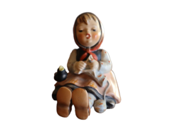 BROKEN TAIL Vintage Hummel Happy Pastime Figurine #69 Girl Knitting Bird... - $176.09 MXN