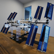 1:110 Scale International Space Station Model with Solar Panels 4649 Pieces - £413.32 GBP