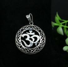 925sterling silver handmade Mantra symbol OM &#39;Aum&#39; pendant/locket jewelry ssp568 - £28.85 GBP
