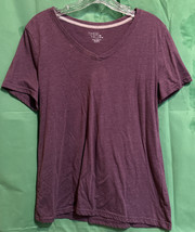 Time and Tru medium purple V-neck T-shirt - £3.99 GBP