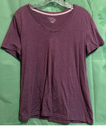 Time and Tru medium purple V-neck T-shirt - £3.92 GBP