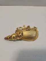 Vintage AJC Signed Noah&#39;s Ark Animals On Ship Boat Gold Tone Brooch Pin - £11.77 GBP