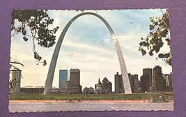 St Louis Missouri Gateway Arch &amp; Downtown City Skyline 1979 Postcard - £3.58 GBP