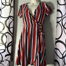 Women’s striped short sleeve, faux wrap, dress size medium - $186.55 MXN