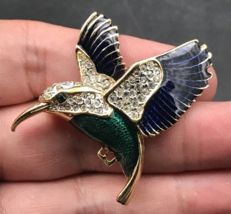 VTG Gold Tone Hummingbird Green &amp; Blue Enamel w/ Rhinestones Brooch Pin 2&quot; x 2&quot; - £7.49 GBP