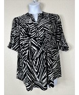 NWT Cocomo Womens Plus Size 1X Blk/Wht Abstract Pocket V-neck Blouse Hal... - £22.65 GBP