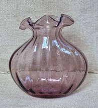 Vintage Art Glass Light Purple Ribbed Ruffled Rim Vase 6 1/2 Inches Cottagecore - £22.21 GBP