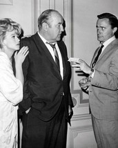 Robert Vaughn hands over his business card The Man From UNCLE TV 8x10 photo - $206.29 MXN