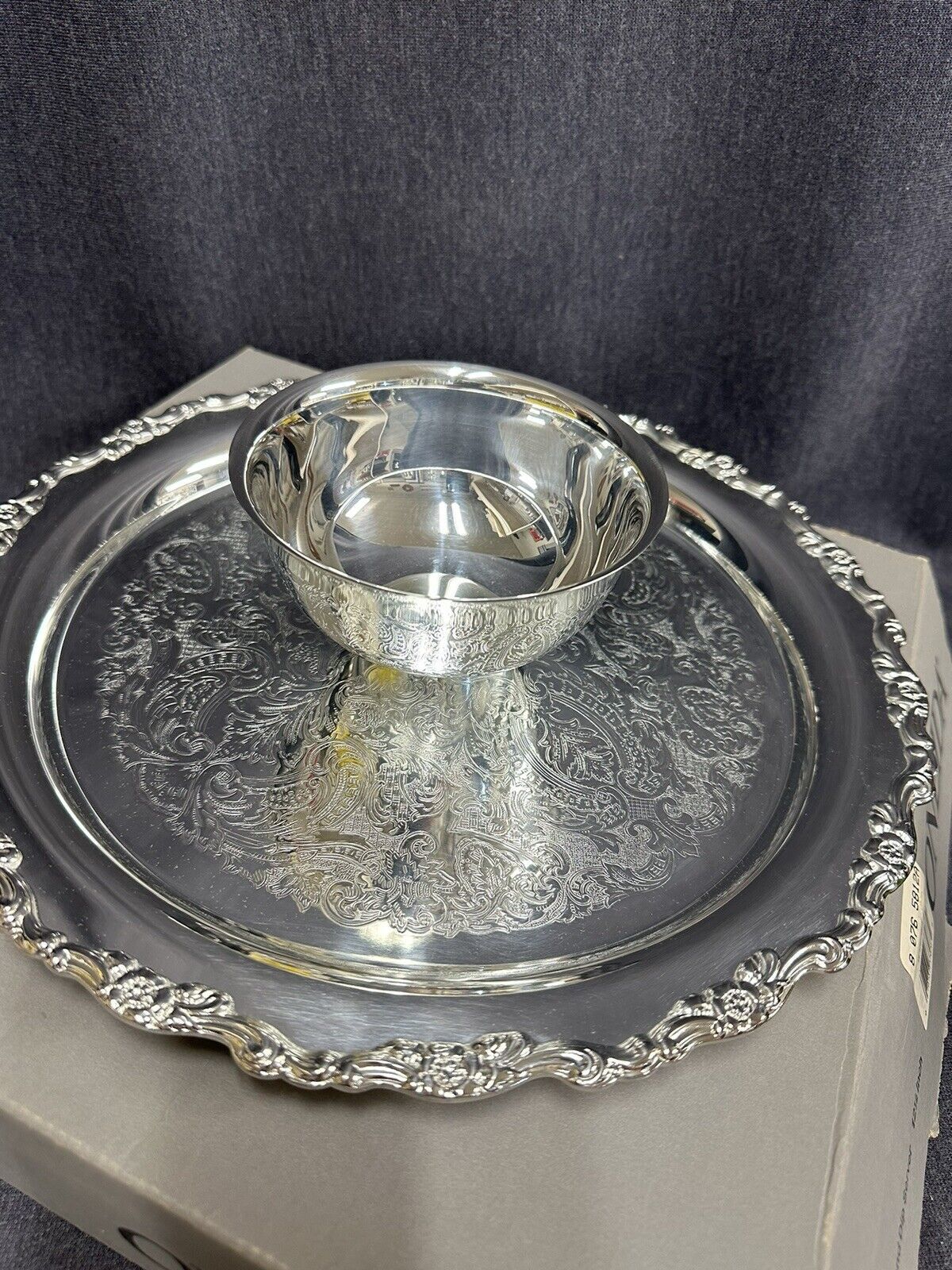Primary image for Oneida Silversmiths Silverplate Shrimp/Cocktail Dip Or Chips/Dip 12" Server Tray