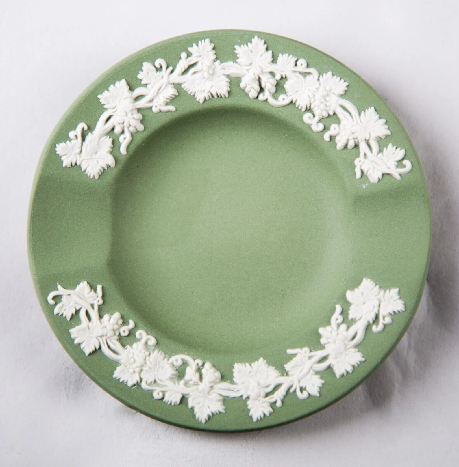 Vintage Wedgewood Green Ashtray Round Dish Trinket Tray - $11.00