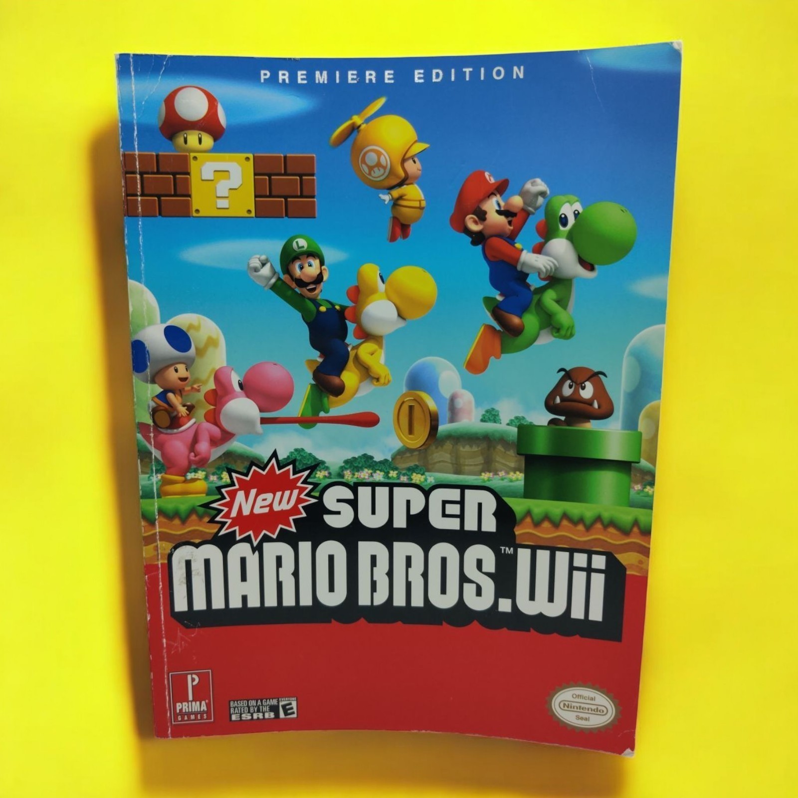 New Super Mario Bros. Wii - Premiere Edition Strategy Guide by Prima No ... - $17.45