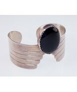 Chester J Nez Sterling Silver Navajo Cuff Bracelet with Onyx Stone - €377,69 EUR
