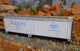 HO Scale: Athearn Reading Lines Refrigeration Box Car, Model Railroad Train, Toy - £23.14 GBP