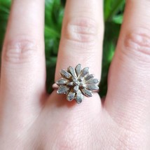 Vintage Estate Silver Tone Flower Ring - $8.99