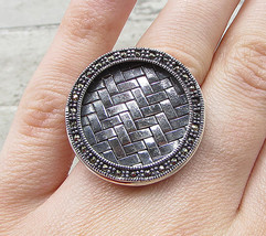 925 Sterling Silver - Marcasite Framed Woven Round Shield Ring Sz 5.5 - RG1691 - £31.70 GBP