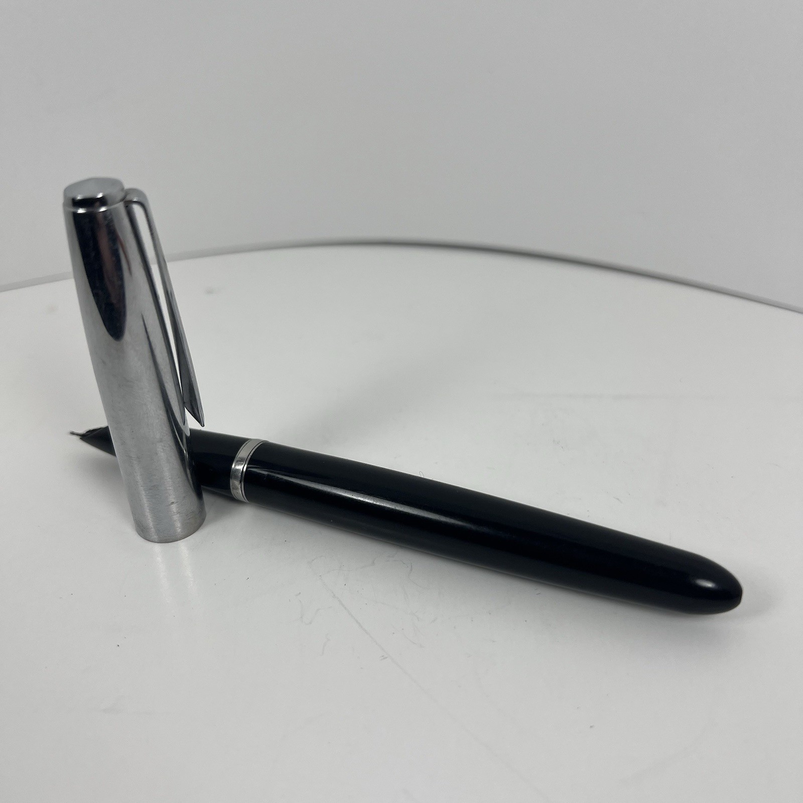 Vintage Parker 21 Black Cracked Barrel - $18.81